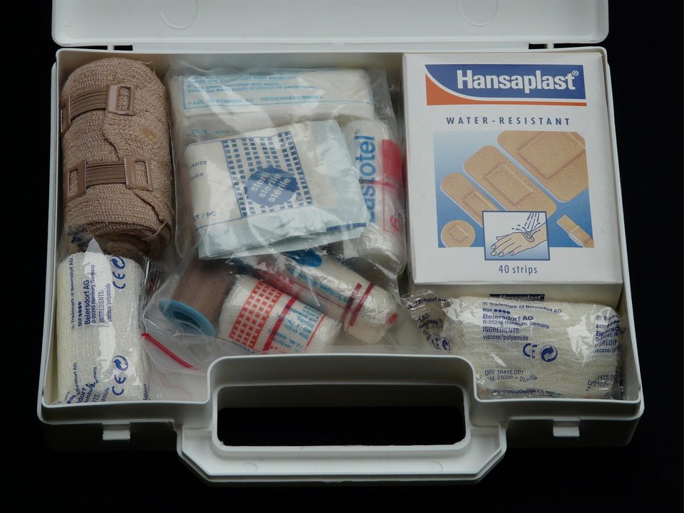 Erste Hilfe bei Outdoor-Aktivitäten – alles auf kleinem Raum